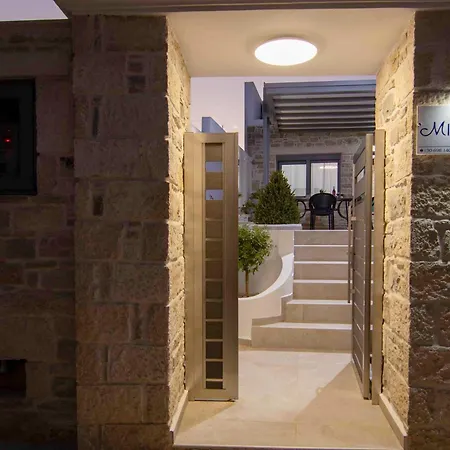Mirabilia Family House