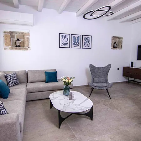 Mirabilia Family House